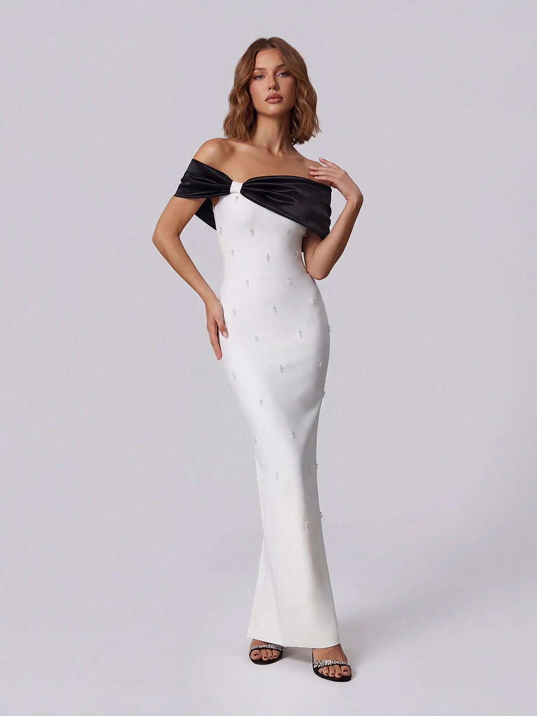 One-shoulder diamond bow bandage dress